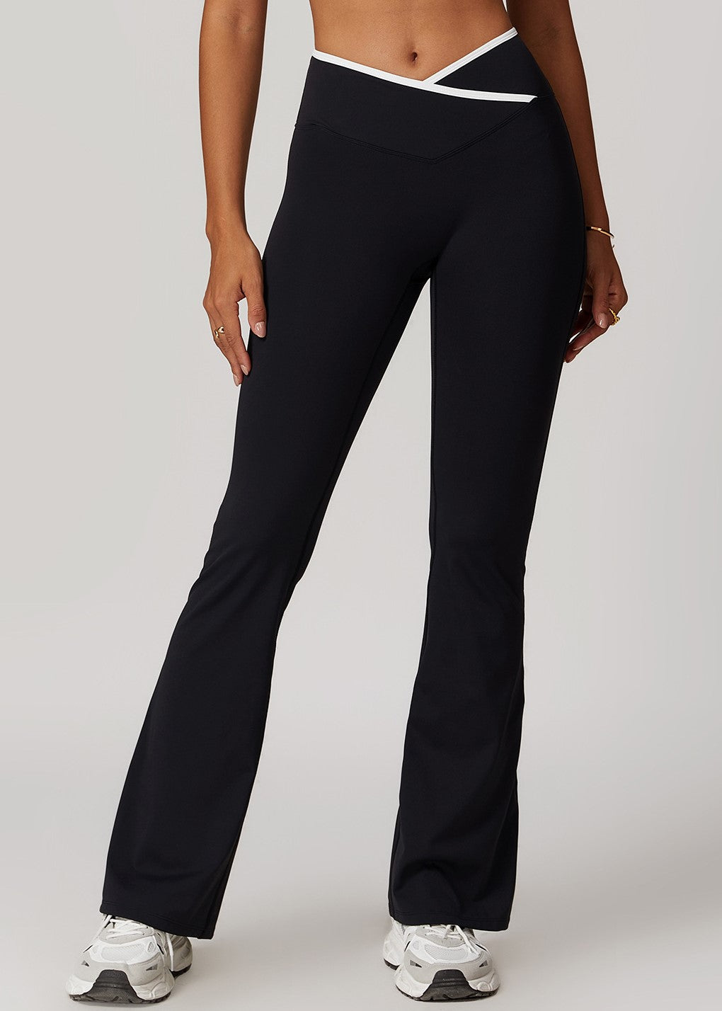 Hera Flared Leggings in Black