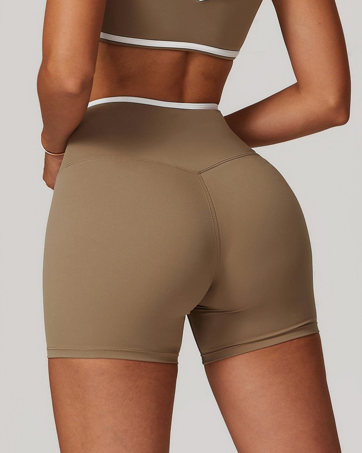 Hera Shorts in Beige