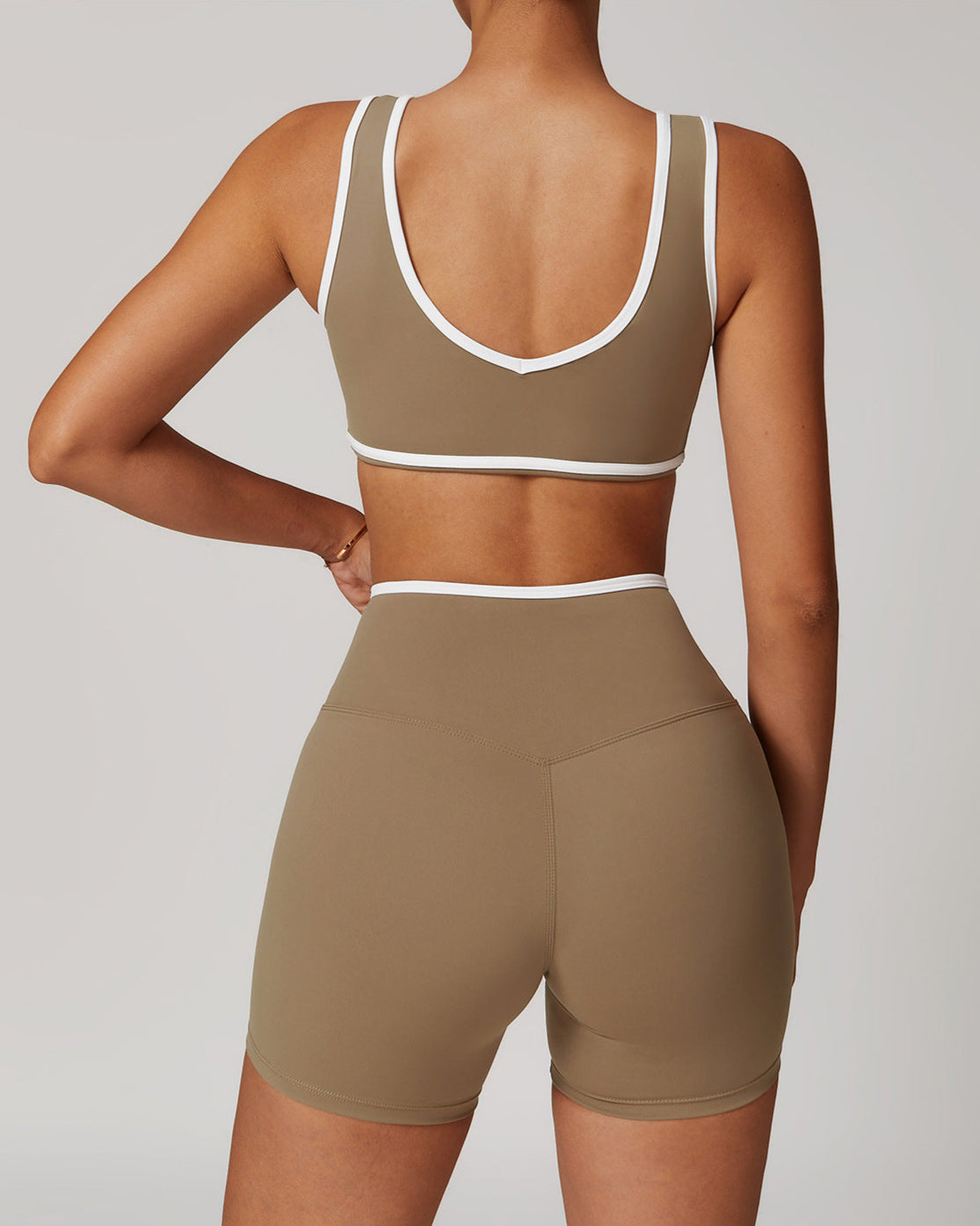 Hera Shorts in Beige