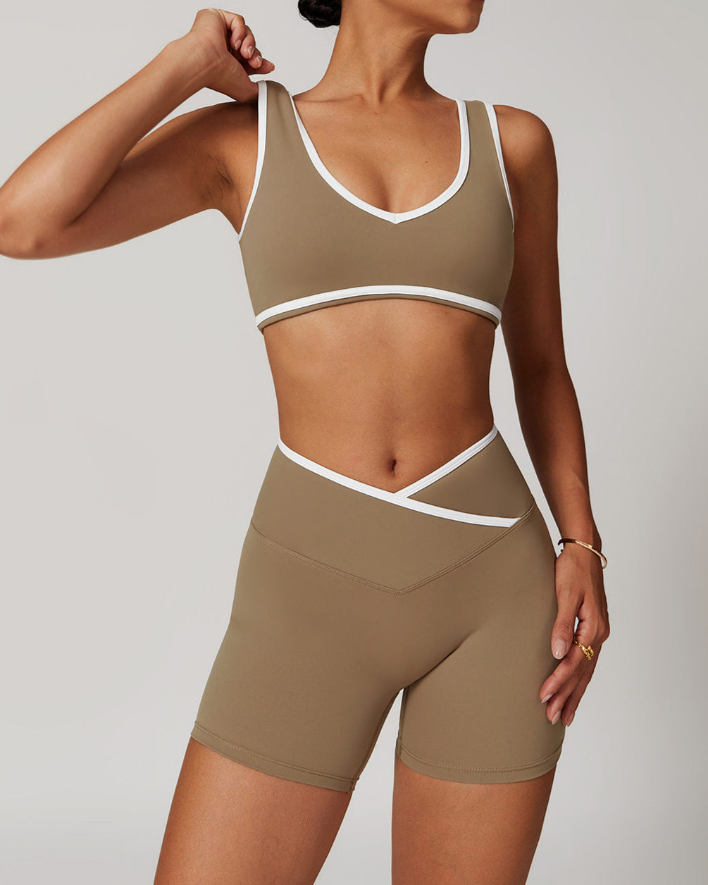 Hera Shorts in Beige